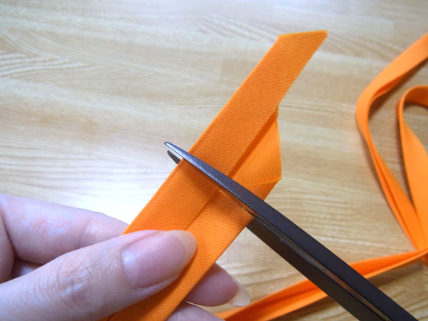 バイアステープの,縫い付け方や使い方　簡単で綺麗なバイアステープ
