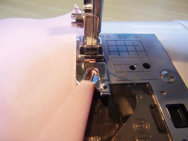端処理　４本ロック　３本ロック　ジグザグ縫い　たち目かがり縫い　三巻縫い